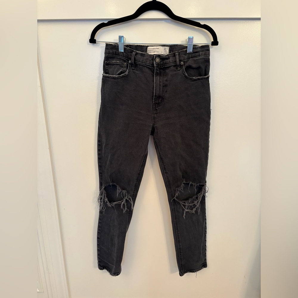 Stylish Black Distressed Women Jeans